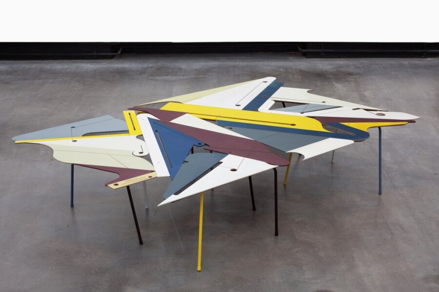 Potemkinscher Komfort-Carlos, 2014, MDF, Lack, Metal, 205x124x41cm 